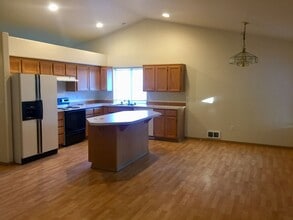 8610 295th St S in Roy, WA - Building Photo - Building Photo