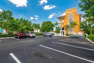 555 E Dania Beach Blvd in Dania Beach, FL - Building Photo
