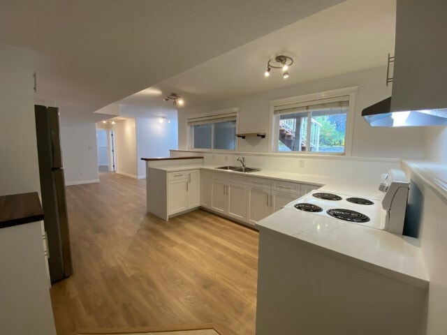 5559 Cliffside Rd in Nanaimo, BC - Building Photo - Building Photo