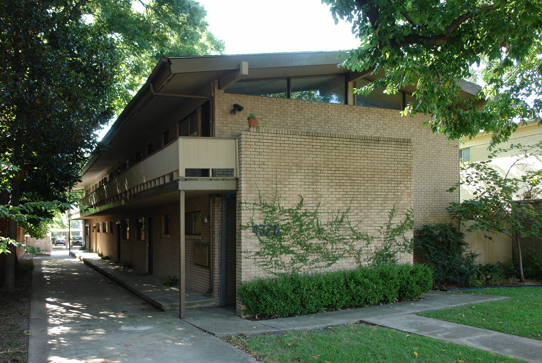 4326 Cole Ave in Dallas, TX - Foto de edificio