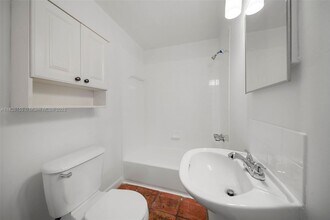 934 Michigan Ave in Miami Beach, FL - Building Photo - Building Photo
