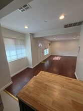 410 N Glenwood Plz in Burbank, CA - Foto de edificio - Building Photo