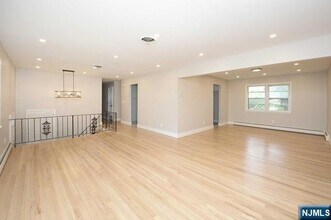 27-14 Berdan Ave in Fair Lawn, NJ - Building Photo - Building Photo