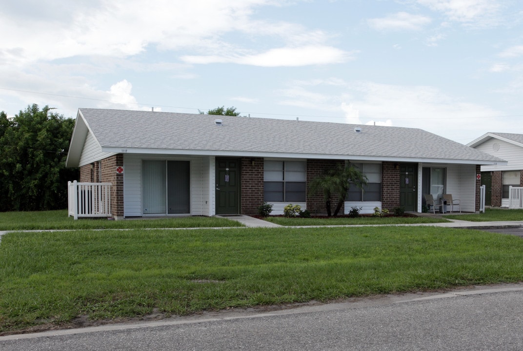 Palmetto Villas in Palmetto, FL - Building Photo