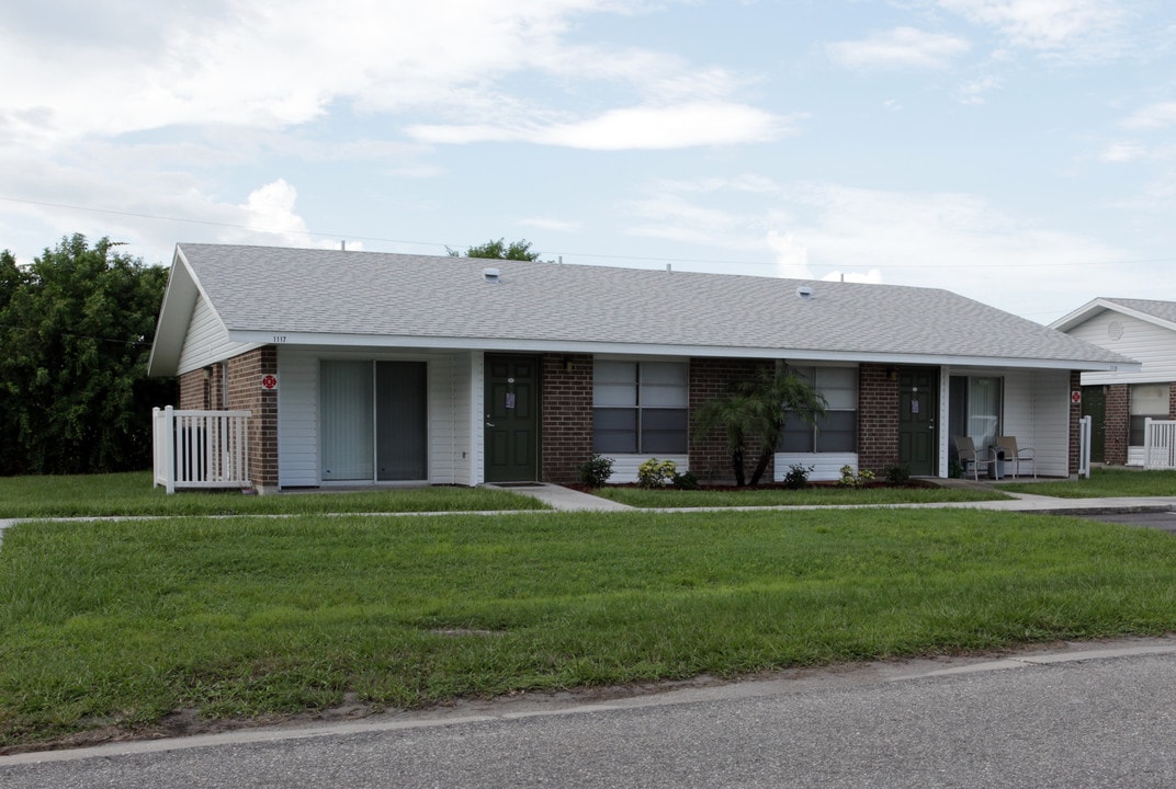 Palmetto Villas in Palmetto, FL - Foto de edificio