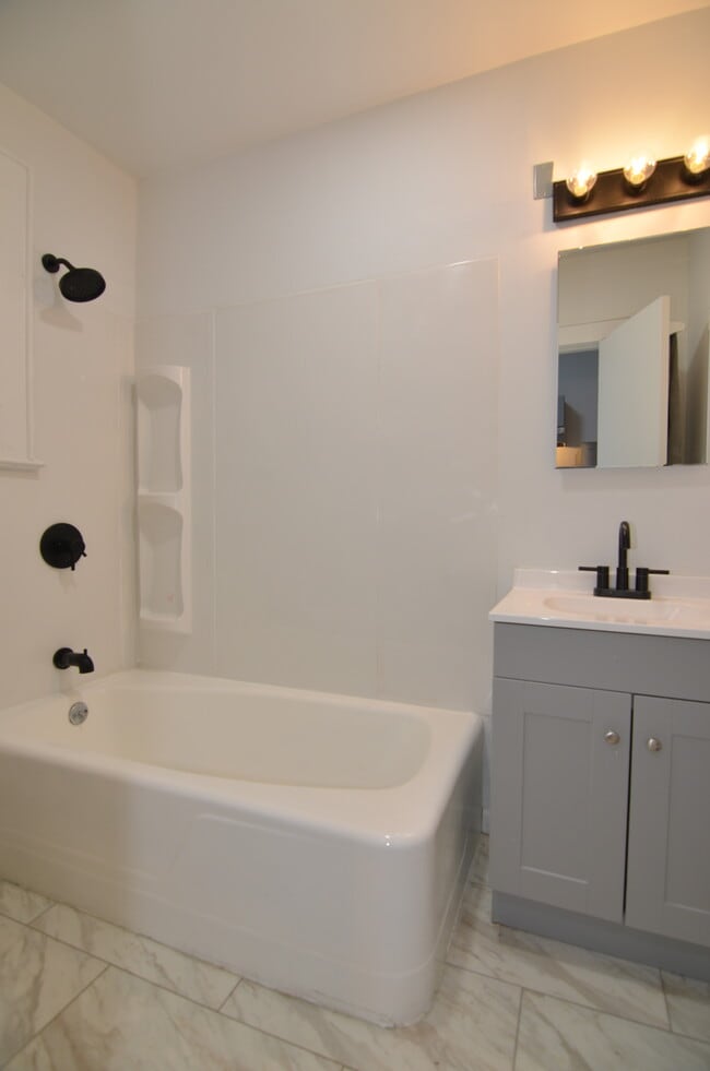 12 Lake St, Unit Apt 2 in Belleville, NJ - Building Photo - Building Photo