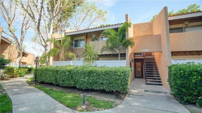 1101 W MacArthur Blvd in Santa Ana, CA - Foto de edificio - Building Photo