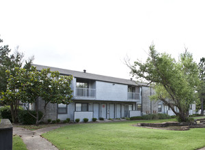 Shadowbrook Apartments in Fort Smith, AR - Foto de edificio - Building Photo