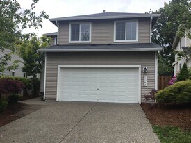 1142 Ebbets Dr in Tumwater, WA - Building Photo