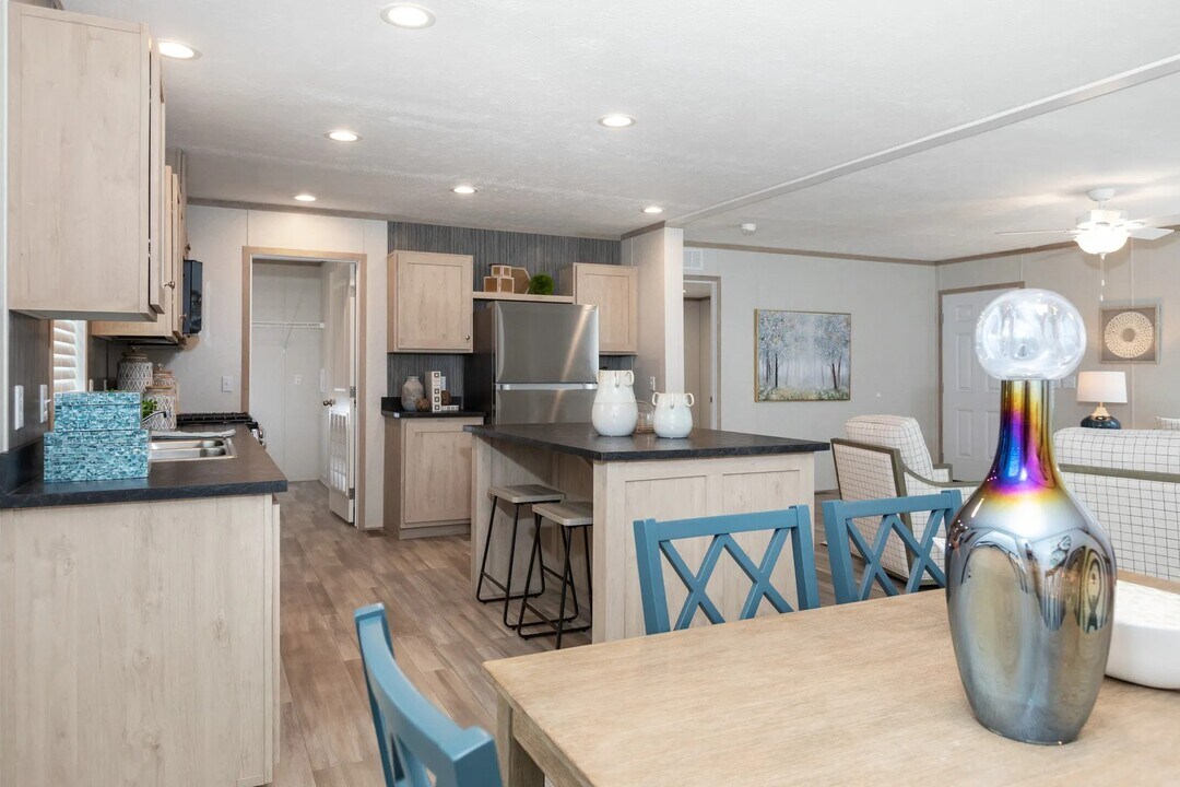 5507 Colonial Trail in Kalamazoo, MI - Building Photo