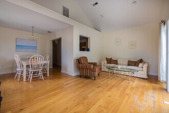 916 Reef Rd in Fairfield, CT - Building Photo - Building Photo