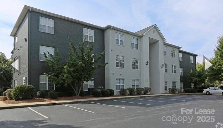 1310 Fleming Rd in Greensboro, NC - Building Photo