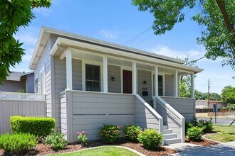 449 J St in Davis, CA - Building Photo - Building Photo