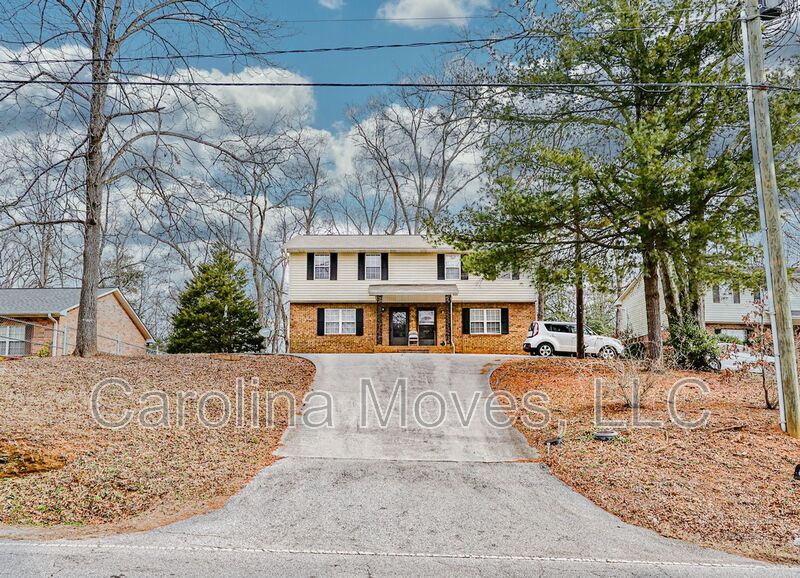 8 Saint Mark Rd in Taylors, SC - Building Photo