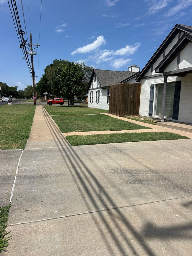 1319 S Travis St in Amarillo, TX - Building Photo - Building Photo