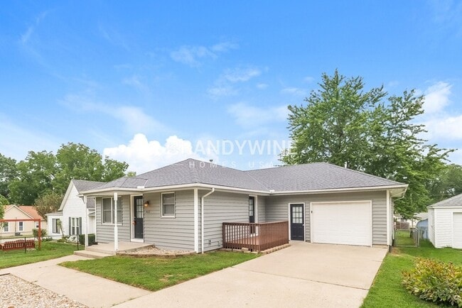 402 Maple Ave in Smithville, MO - Building Photo - Building Photo