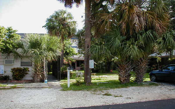 The Cottages By The Ocean in Pompano Beach, FL - Building Photo - Building Photo