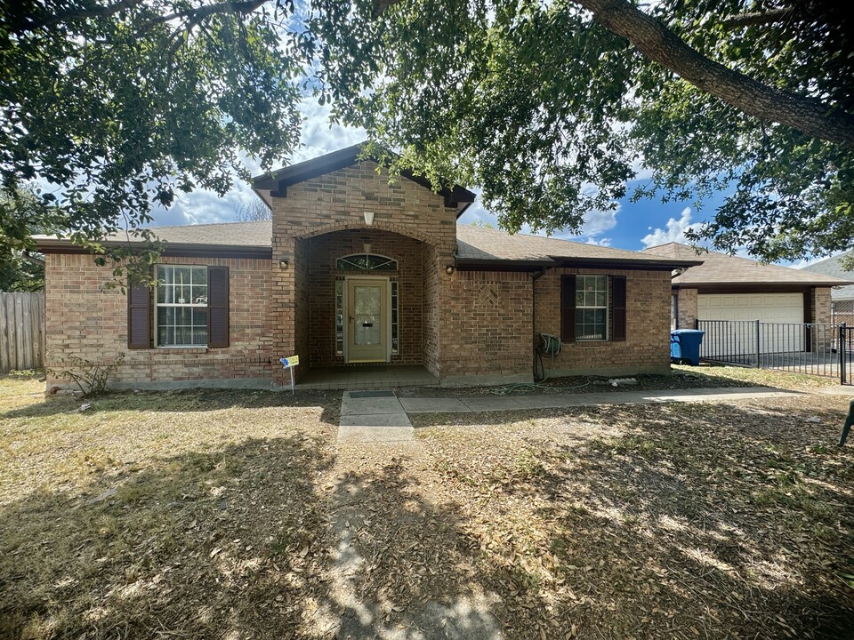 4707 Highland Farm in San Antonio, TX - Building Photo