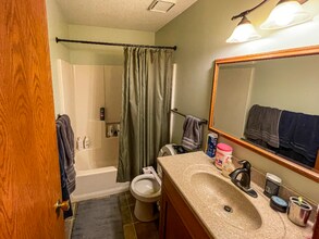 873 Iowa Ave W in St. Paul, MN - Foto de edificio - Building Photo