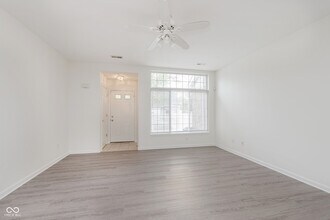 8422 Enclave Blvd in Fishers, IN - Building Photo - Building Photo