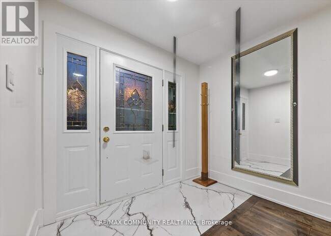 14 Pineslope Crescent in Toronto, ON - Building Photo - Building Photo