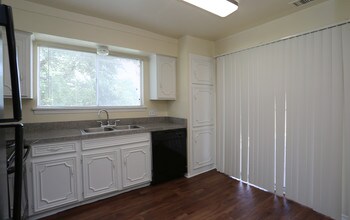 Brookhaven in Farmers Branch, TX - Building Photo - Building Photo