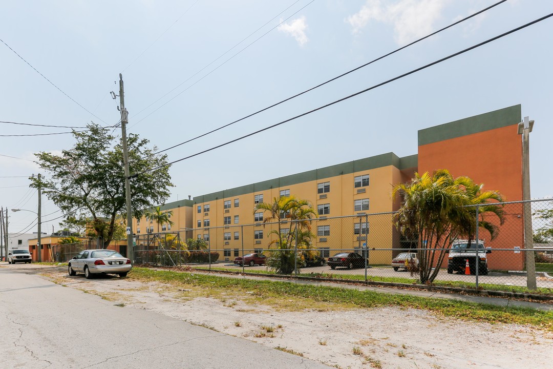 Lemon City in Miami, FL - Foto de edificio