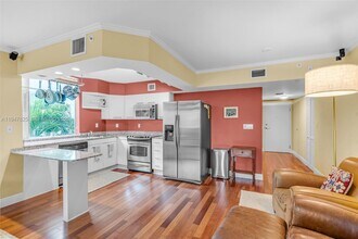 1532 Drexel Ave in Miami Beach, FL - Building Photo - Building Photo