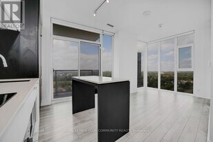 33 Helendale Ave in Toronto, ON - Building Photo