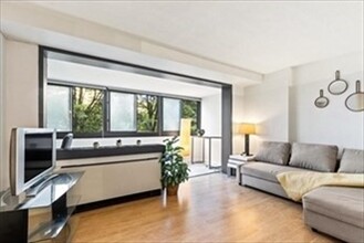 2 Hawthorne Pl, Unit 5K in Boston, MA - Building Photo - Building Photo