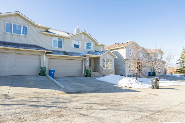 111 Rockledge Terr NW in Calgary, AB - Building Photo - Building Photo