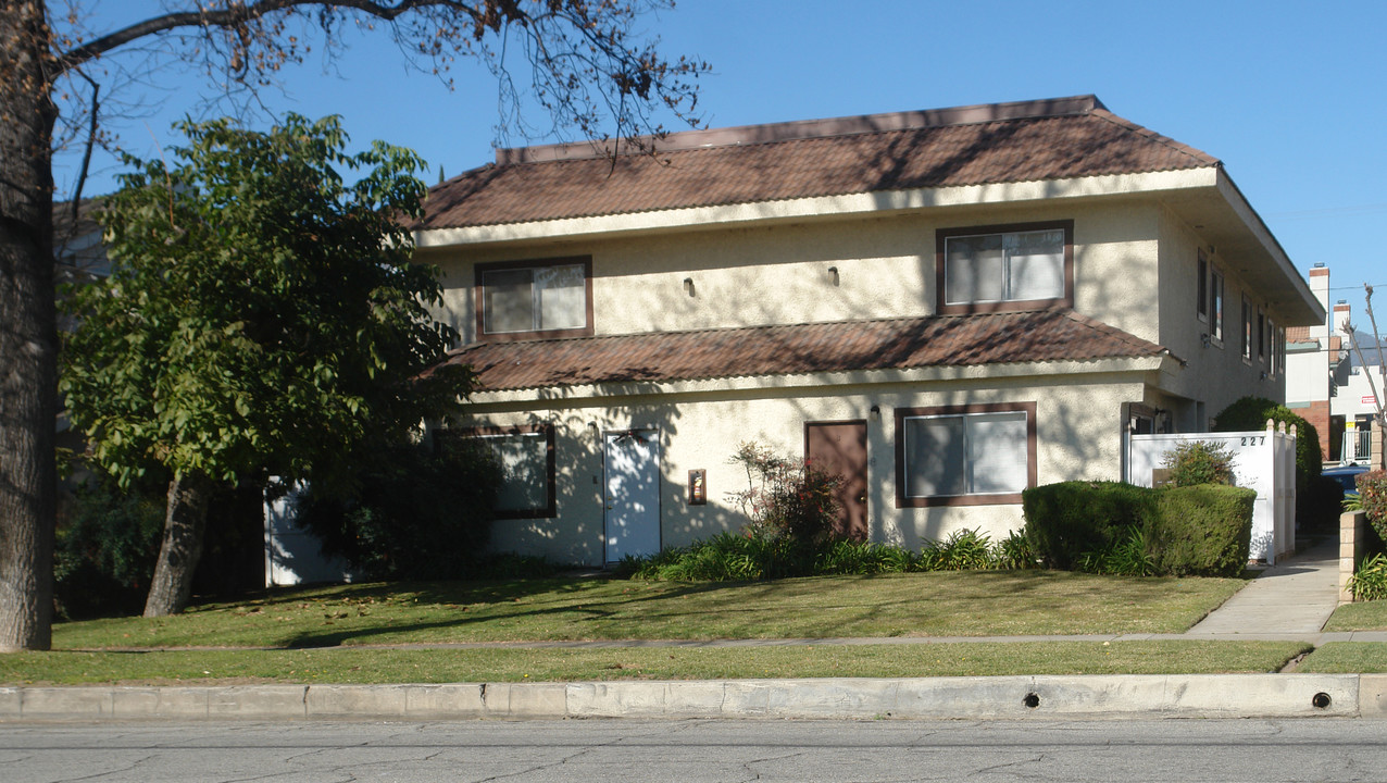 227 W Rowland St in Covina, CA - Building Photo