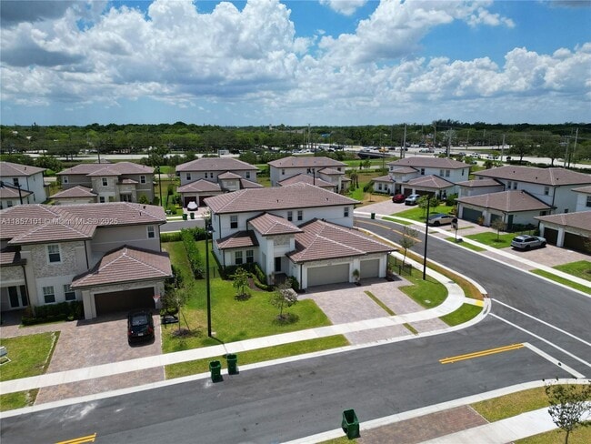 12332 SW 44th St in Davie, FL - Building Photo - Building Photo