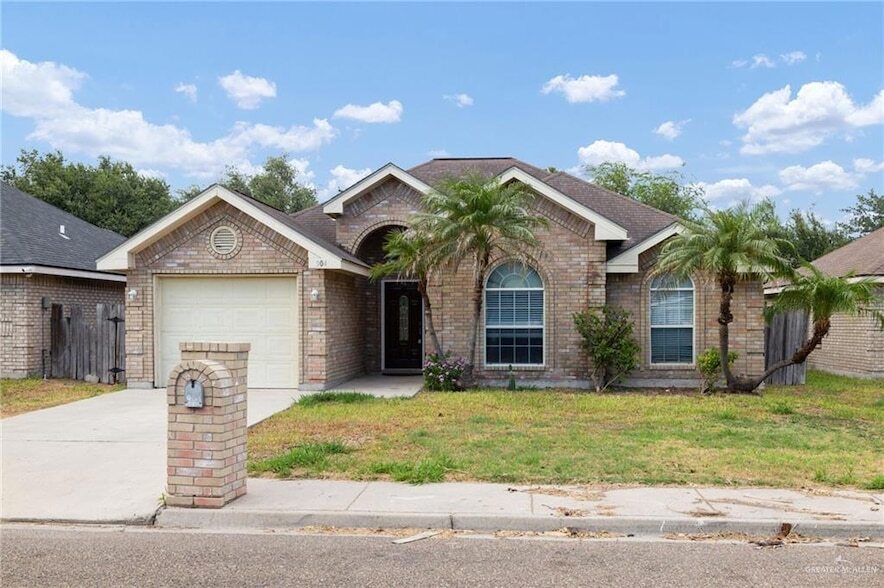 904 W Douglas Dr in Pharr, TX - Building Photo