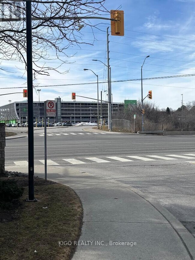 1055 Southdown Rd in Mississauga, ON - Building Photo - Building Photo