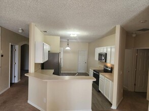 311 Sunset View Dr in Davenport, FL - Foto de edificio - Building Photo