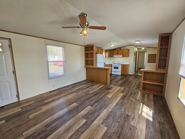 146 Rodeo Dr in Utica, NY - Foto de edificio - Building Photo