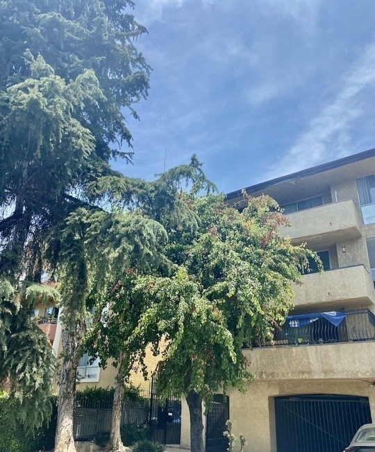 property at 244 S La Fayette Park Pl