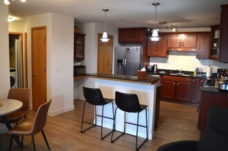 8201 Mayo Dr, Unit 307 in Madison, WI - Building Photo - Building Photo