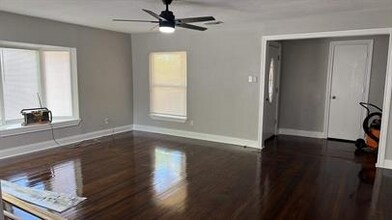 1330 W Sears St in Denison, TX - Foto de edificio - Building Photo