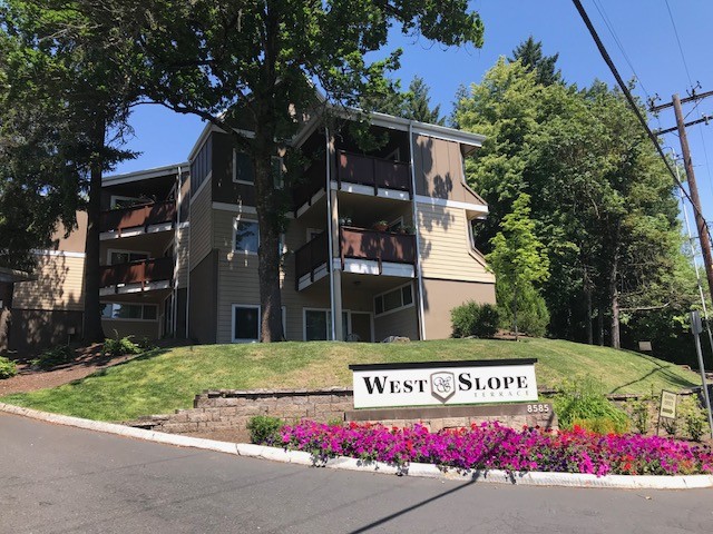 West Slope Terrace in Portland, OR - Building Photo