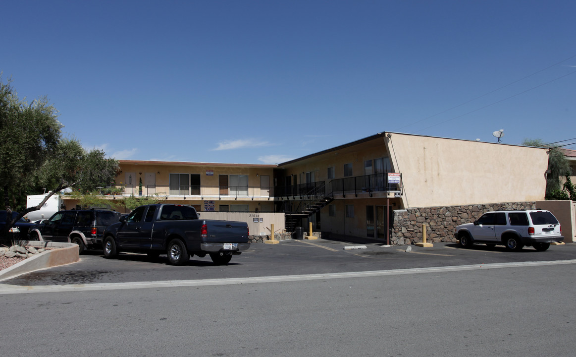 37010 Bankside Dr in Cathedral City, CA - Building Photo