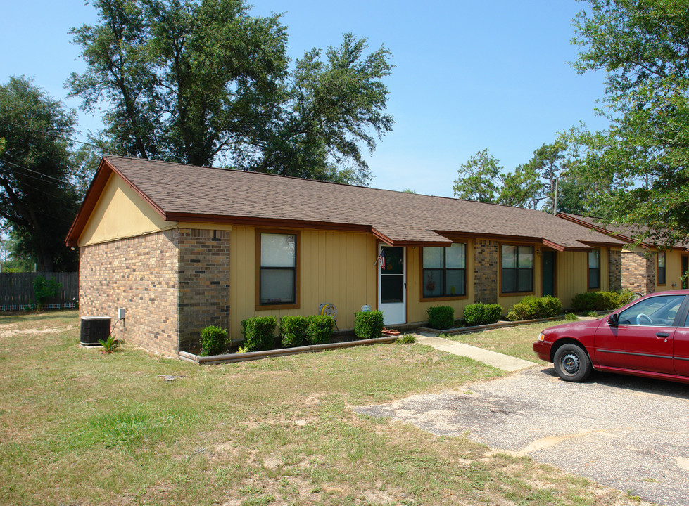 3875 Avalon Blvd in Milton, FL - Foto de edificio