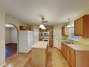 6936 Crown Lake Dr in Gibsonton, FL - Building Photo - Building Photo