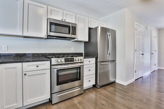 181 Knollwood Way in Manchester, NH - Building Photo - Building Photo