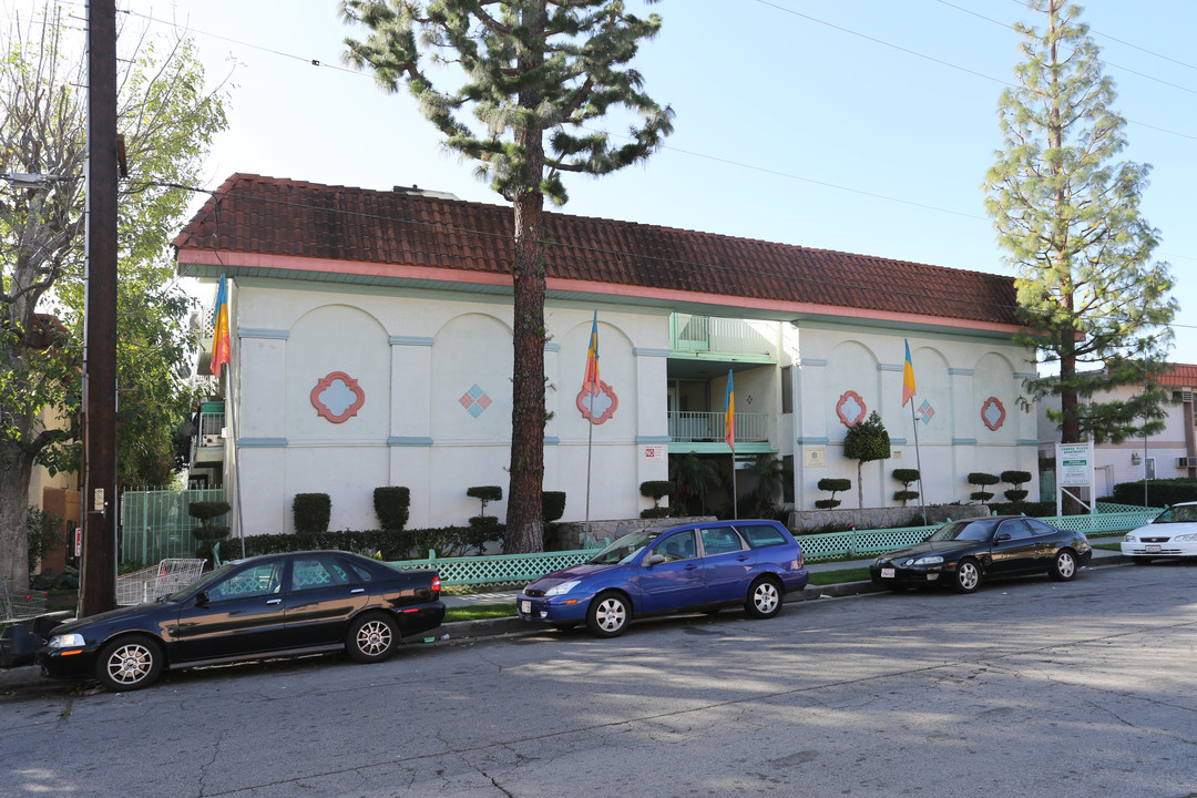 Canoga Plaza Apartments in Canoga Park, CA - Building Photo