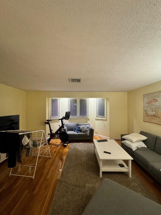 620 Boston Ave, Unit #5E in Medford, MA - Building Photo