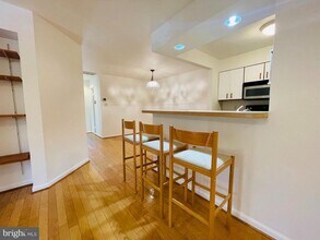 7715 Lafayette Forest Dr in Annandale, VA - Building Photo - Building Photo