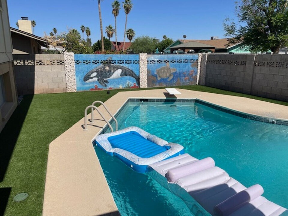 1633 E La Jolla Dr in Tempe, AZ - Foto de edificio