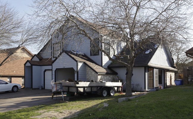 One-half Duplexes in Austin, TX - Building Photo - Building Photo